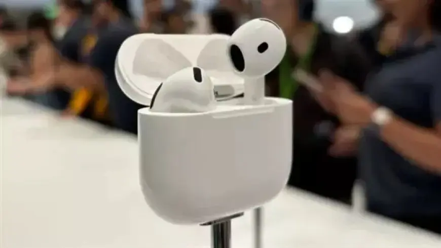 لا تأتي سماعات AirPods 4 من آبل مع كابل لشحنها