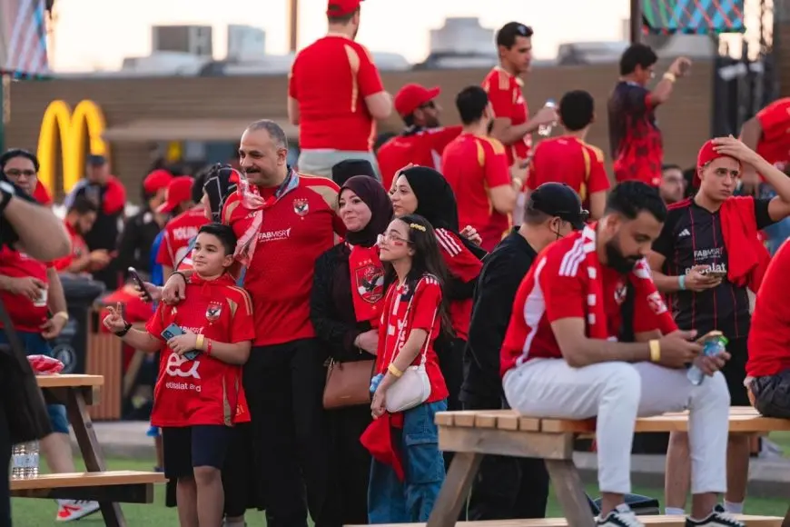 جماهير الأهلي تتوافد على ملعب المملكة أرينا لحضور السوبر الأفريقي.. صور