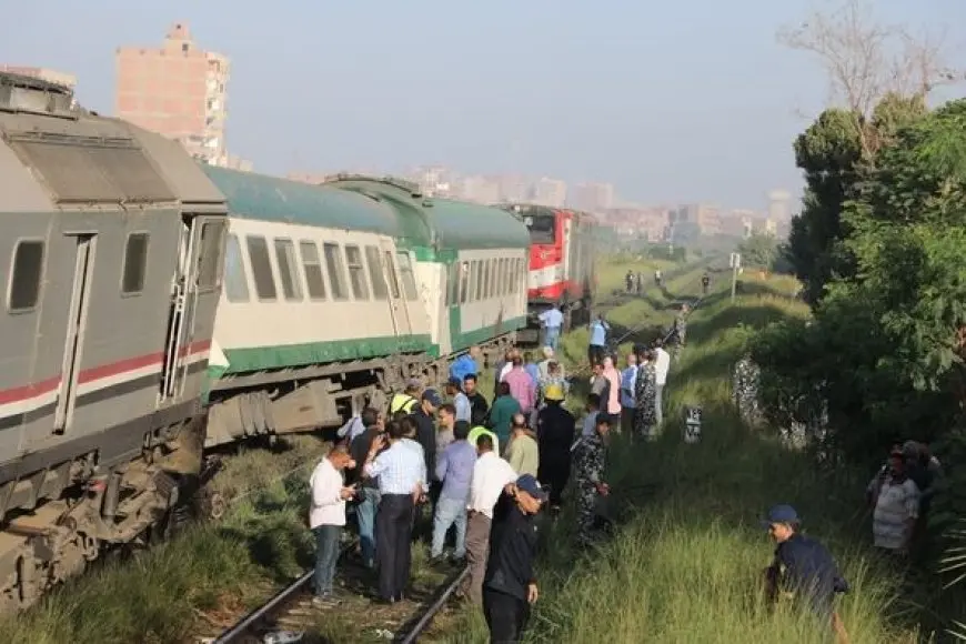 القصة الكاملة لحادث قطار المنيا.. العربات سقطت بالترعة والصحة تعلن عن حالة وفاة