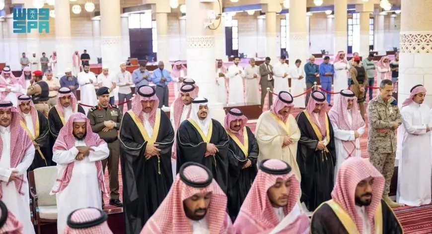 نائب أمير الرياض يؤدي صلاة الميت على والدة الأميرة مضاوي بنت تركي بن سعود الكبير