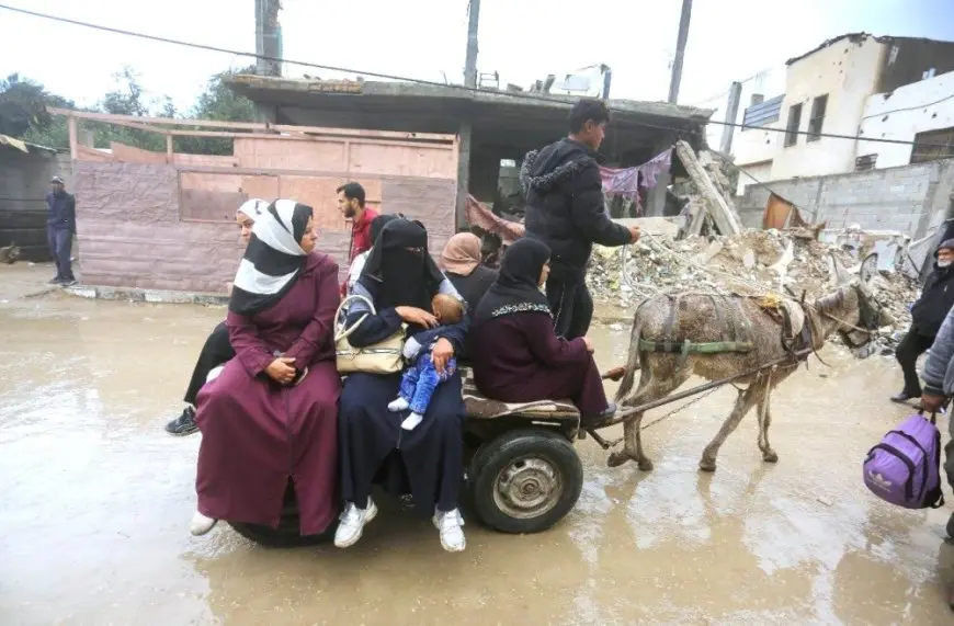 الجوع يفتك بغزة.. و«الأونروا»: الفلسطينيون يأكلون من النفايات