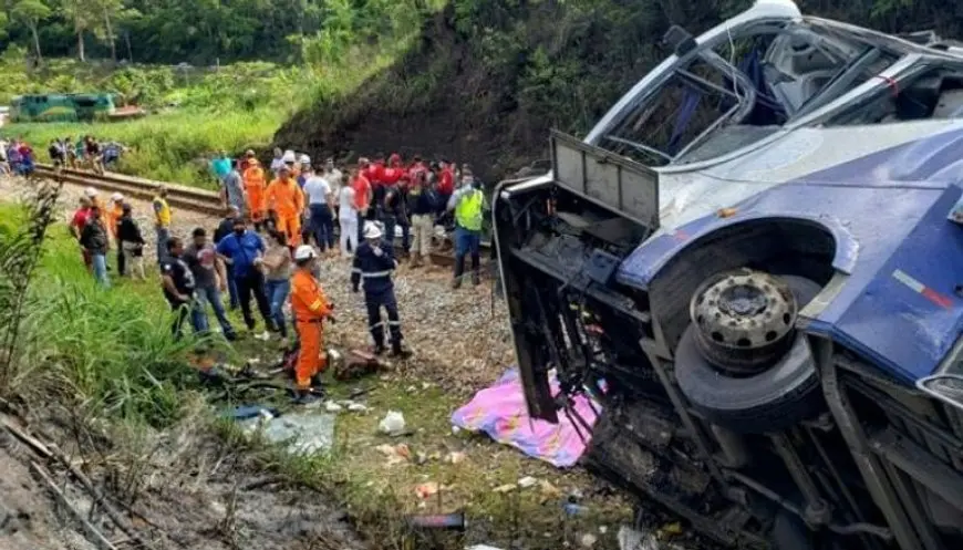 البرازيل.. ارتفاع حصيلة ضحايا حادث تصادم بين حافلة ركاب وشاحنة إلى 30 قتيلا