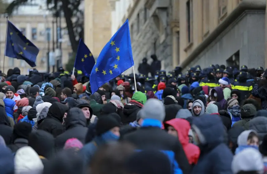 وزيرة الخارجية الألمانية تقترح تعليق عملية انضمام جورجيا للاتحاد الأوروبي