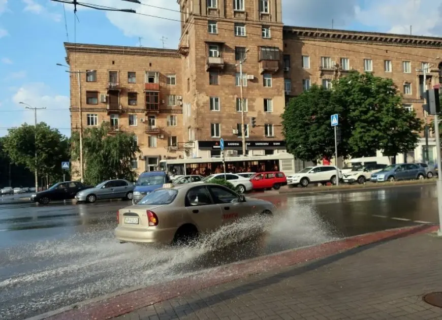 أمطار غزيرة تضرب 3 محافظات.. بيان عاجل من الأرصاد