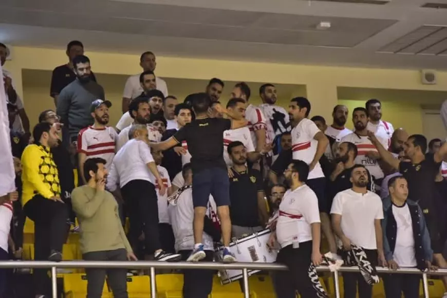 جماهير الزمالك تحتفل بالفوز على الشرطة في البطولة العربية للكرة الطائرة