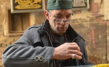 تعلم صناعة كسوة الكعبة.. حكاية أقدم وأمهر صانعي مهنة السيرما