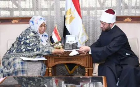 وزير الأوقاف يبحث مع سفيرة النيجر التعاون الديني والثقافي بين البلدين