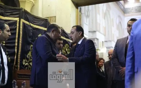 رئيس مجلس الوزراء يؤدي واجب العزاء في والدة الدكتور زياد بهاء الدين