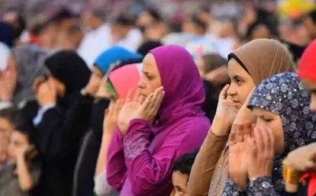 المفتي: لا مانع من صلاة النساء في الساحات بشرط عدم الاختلاط والالتزام بالآداب