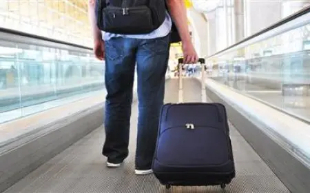 هل يفطر المسافر بين بلدين مختلفين في رؤية هلال شوال؟