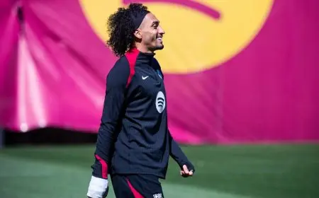 كيف برر فليك جلوس رافينيا على مقاعد بدلاء برشلونة؟