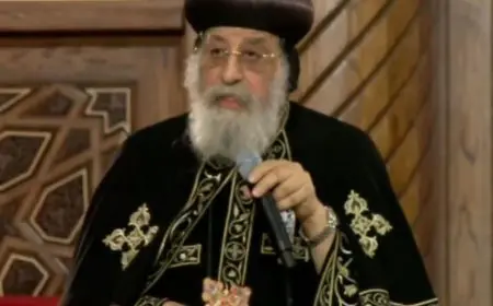 البابا تواضروس في جنازة الأنبا باخوميوس: سيشهد التاريخ أنه عمود كبير في تاريخ الكنيسة.. وأودعه كأب