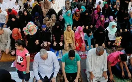 صلاة العيد.. الإفتاء: صلاة الرجال بجوار النساء في صف واحد دون فاصل تعد صريح على قواعد الشرع