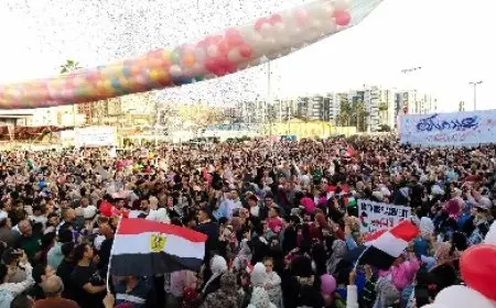 الآلاف يحتشدون عقب صلاة عيد الفطر لدعم القضية الفلسطينية ورفض مخطط التهجير