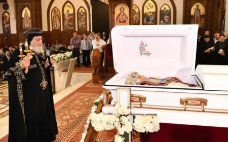 بحضور الطوائف المسيحية.. تفاصيل صلوات تجنيز الأنبا باخوميوس بالكاتدرائية (صور)