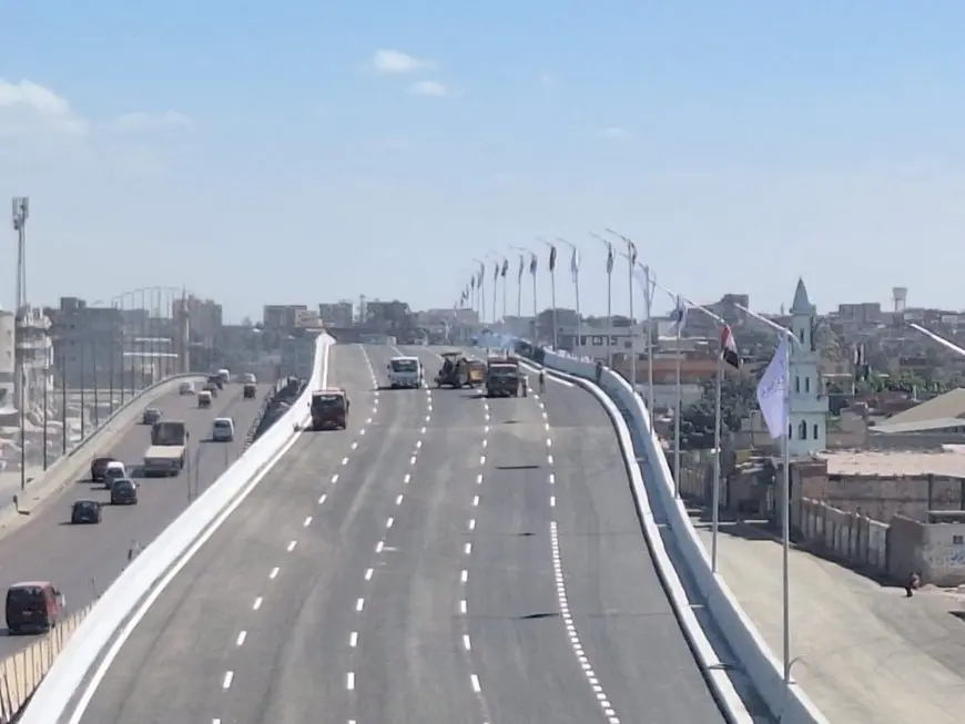 فتح مشروع كوبري العامرية المتقاطع مع مسار القطار الكهربائى السريع أمام حركة المرور من اليوم