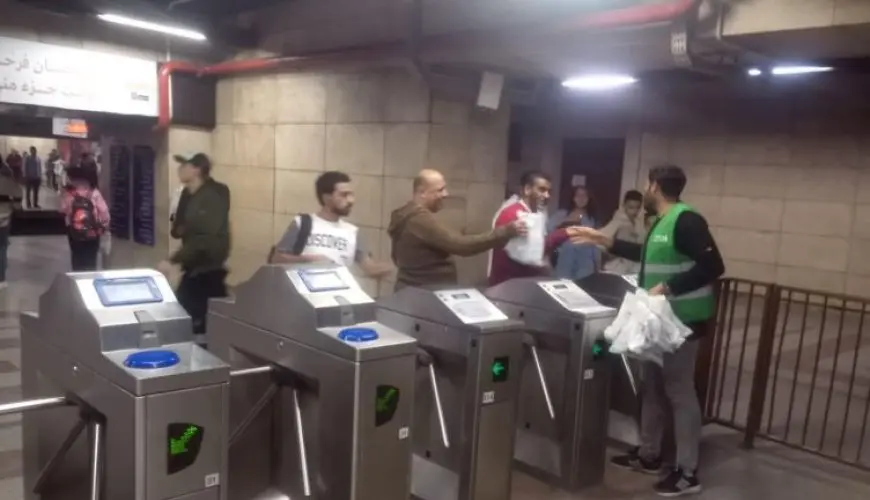 المترو: توزيع 150 ألف وجبة خفيفة لإفطار الركاب بالتعاون مع بنك الطعام المصري