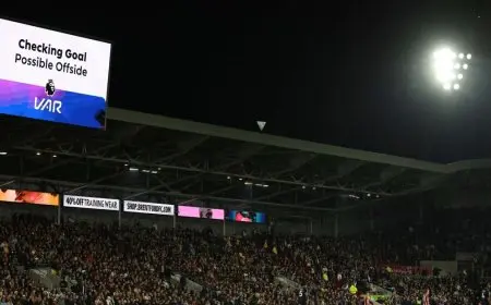 الدوري الإنجليزي يطلق تقنية التسلل شبه الآلية لأول مرة