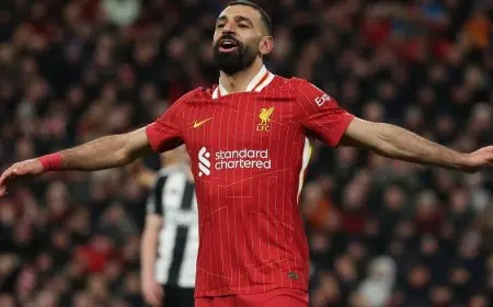 صلاح يقود تشكيلة ليفربول أمام إيفرتون وغياب أليسون