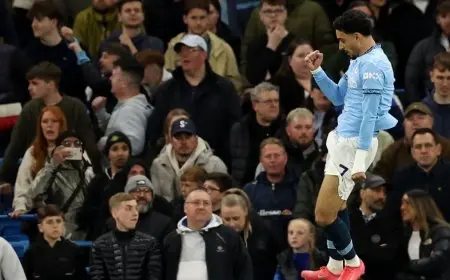 مرموش يستغل خطأ حارس ليستر ويعزز تقدم مانشستر سيتي