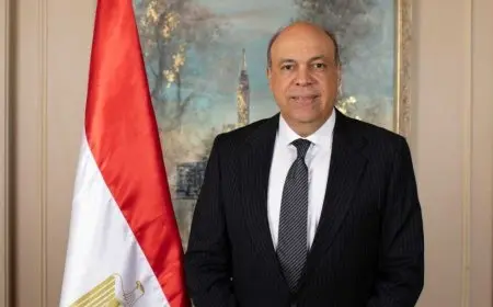 بسبب كثافة التشغيل.. وزير الطيران يوجه عدة تعليمات لمختلف الأجهزة العاملة بمطار القاهرة