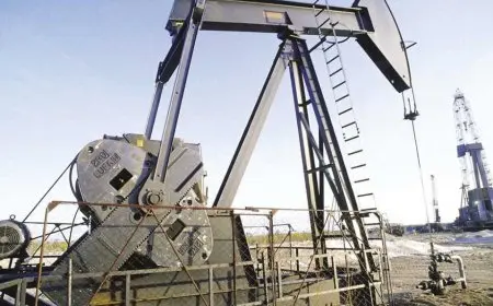 النفط يهبط لأقل من 65 دولارا للبرميل مع اشتعال حرب تجارية بين الصين وأمريكا