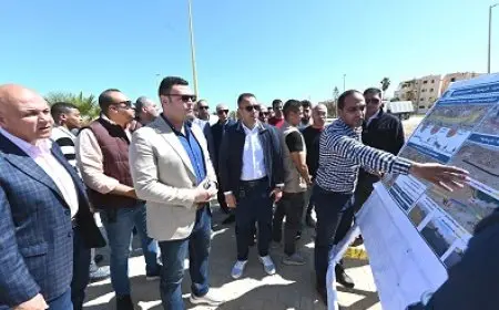 وزير الإسكان يتفقد أعمال رفع كفاءة طريق الخدمة وإنشاء بوغاز مركز مارينا العلمين السياحي