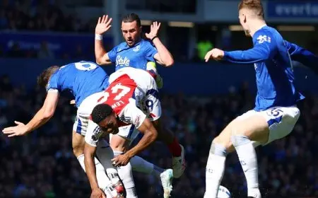 أرسنال يتعادل مع إيفرتون ويتعرض لضربة قوية قبل مواجهة ريال مدريد