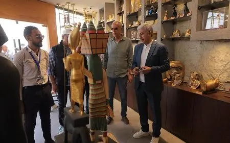 وزير السياحة يتفقد اللمسات النهائية لمشروع تطوير الخدمات بمنطقة أهرامات الجيزة