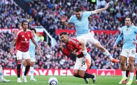 كاسيميرو يستعيد هيبته بأداء دفاعي رائع مع يونايتد أمام سيتي