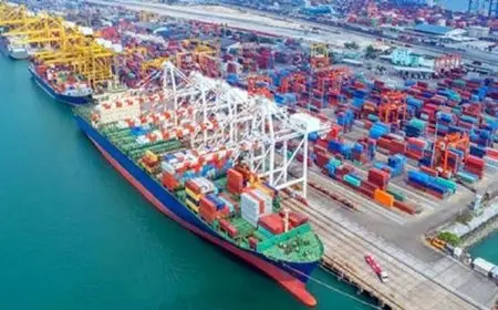 تداول 10 آلاف طن بضائع عامة ومتنوعة و707 شاحنات بموانئ البحر الأحمر
