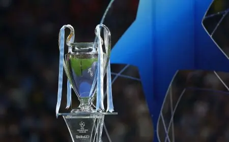 من هي الفرق التي لديها فرصة التتويج بالثلاثية التاريخية؟