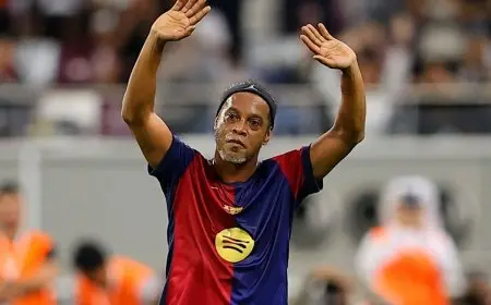 رونالدينيو يشاهد نهائي دوري الأبطال بين برشلونة وسان جيرمان