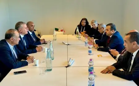 وزير البترول يجري مباحثات مع نظيره الجزائري لتعزيز التعاون بين البلدين