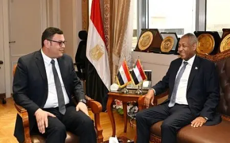 وزير الإسكان يناقش مع سفير السودان في القاهرة تعزيز فرص التعاون ومجالاته