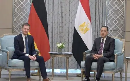 رئيس الوزراء يستعرض سبل التعاون مع رئيس وزراء ولاية ساكسونيا الحرة الألمانية في مجموعة من القضايا