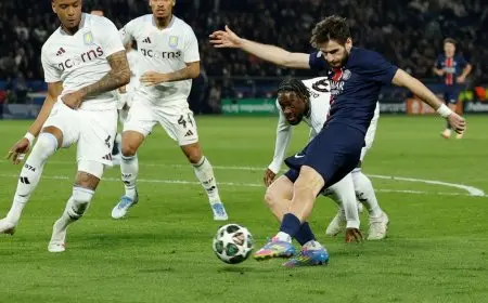 كفاراتسخيليا يعبر عن سعادته بالفوز على أستون فيلا ويشدد على ضرورة الحذر في مباراة الإياب.