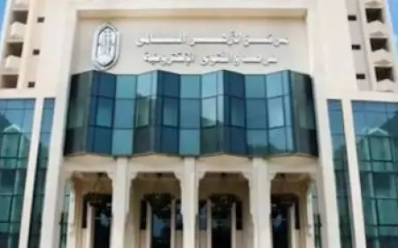 وزير السياحة يناقش مع نظيره الأوغندي إمكانية تنفيذ برامج سياحية مشتركة بين البلدين