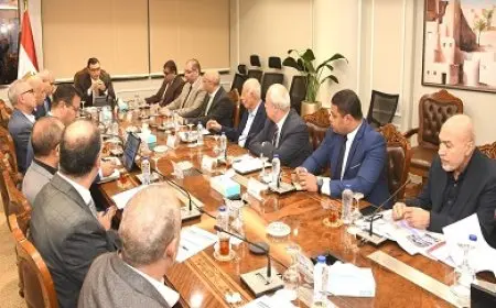 وزير الإسكان يراقب تقدم أعمال كمبوند مزارين بالعلمين الجديدة وموعد تسليم الوحدات في المشروع