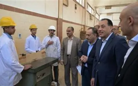 رئيس الوزراء يزور مدرسة أحمد ضيف الله الدولية للتكنولوجيا التطبيقية في منفلوط