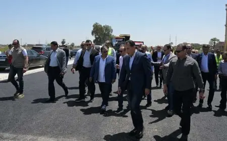 رئيس الوزراء يزور مدرسة أسيوط الثانوية الزخرفية ويشهد معرض منتجات التعليم الفني