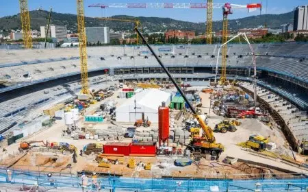 لابورتا في “كامب نو” وسط تساؤلات حول العودة المنتظرة منذ زمن طويل