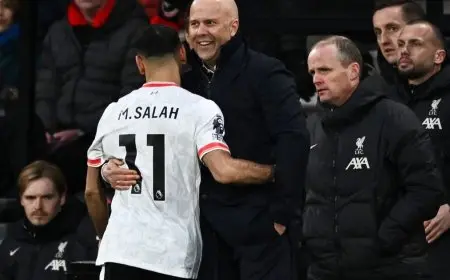 ماذا أفاد آرني سلوت بشأن بقاء محمد صلاح في ليفربول؟