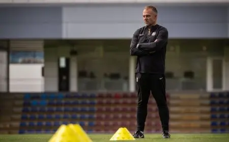 فليك يتأنى في عملية التجديد مع برشلونة: لا أُفضل العقود الطويلة