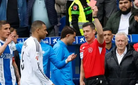 طرد مبابي خلال الشوط الأول من مباراة ريال مدريد وألافيس