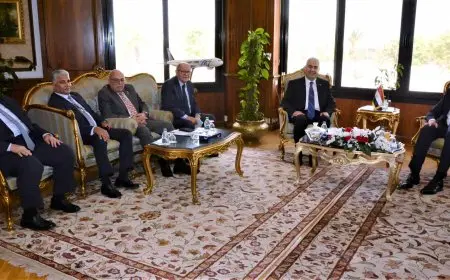 وزير الطيران يناقش فرص التعاون مع جمعية رجال الأعمال المصريين لتعزيز القطاع