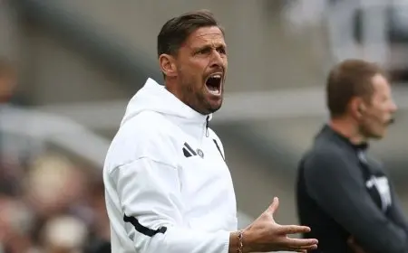 تصريحات مساعد مدرب نيوكاسل بعد توسيع جراح مانشستر يونايتد