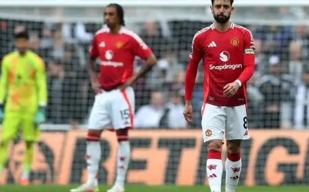 غاري نيفيل: لا يوجد أمل في لاعبي مانشستر يونايتد باستثناء اثنين منهم