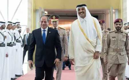 السيسي يصل إلى الديوان الأميري في قطر واستقباله رسميًا من الشيخ تميم