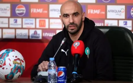 أسئلة صعبة ونقاش مشوق في انتظار الركراكي خلال ظهوره من إسبانيا